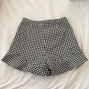 Zara gingham shorts with ruffle (XS)